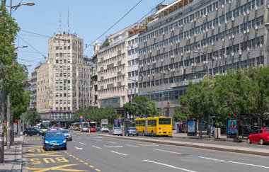 Belgrad, Sırbistan - 30 Haziran 2019: Sırbistan 'ın başkenti Belgrad' da Sunny Summer Day 'de Terazije Caddesi Şehir Merkezi.