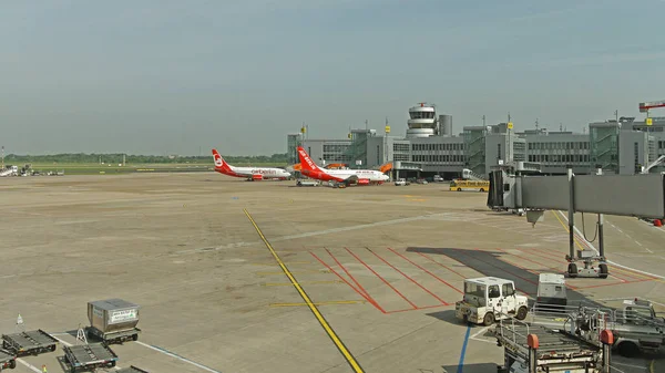 Dusseldorf Germany May 2011 Two Aircrafts Air Berlin Docked Airport — Stock Photo, Image