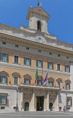 Roma, İtalya - 30 Haziran 2014: İtalya Milletvekilleri Meclisi Roma, İtalya 'daki Piazza di Monte Citorio' da Montecitorio Sarayı 'nda.