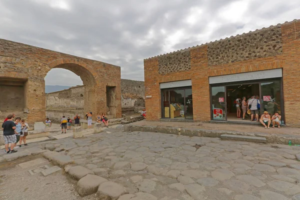 Pompei Italië Juni 2014 Hongerige Toeristen Autogrill Restaurant Oude Romeinse — Stockfoto