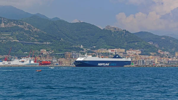 Salerno Italië Juni 2014 Big Car Carrier Roro Ship Leaving — Stockfoto