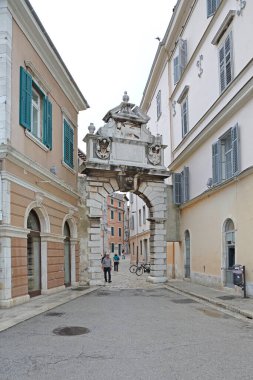 Rovinj, Hırvatistan - 15 Ekim 2014: Balbi Arch Eski Şehir Kapısı Giriş Tarihi Tarihi Tarihi Rovinj, Hırvatistan.