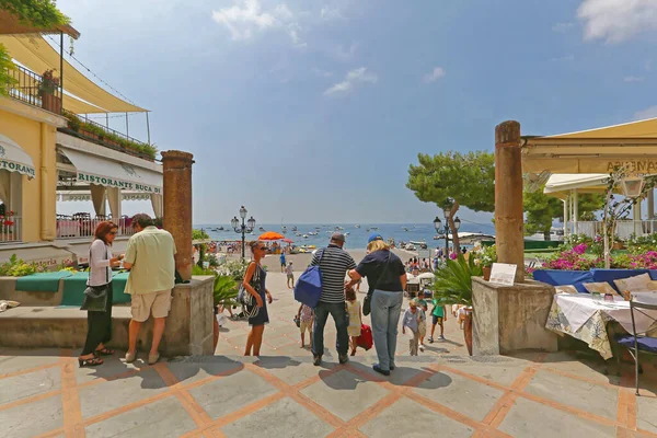 Positano Italia Iunie 2014 Poarta Intrare Plaja Nisip Ziua Vară — Fotografie, imagine de stoc