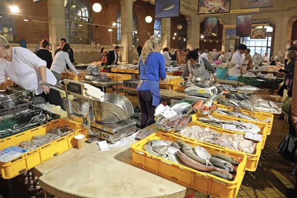 Rijeka Horvátország Október 2014 People Shopping Seafood Fish Market Rijeka — Stock Fotó