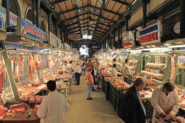 Atenas Grécia Maio 2015 Compradores Açougueiros Mercado Central Carnes Atenas — Fotografia de Stock
