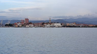 Koper, Slovenya - 14 Ekim 2014: Koper, Slovenya 'da Adriyatik Denizi' ndeki Rıhtım Kenti.