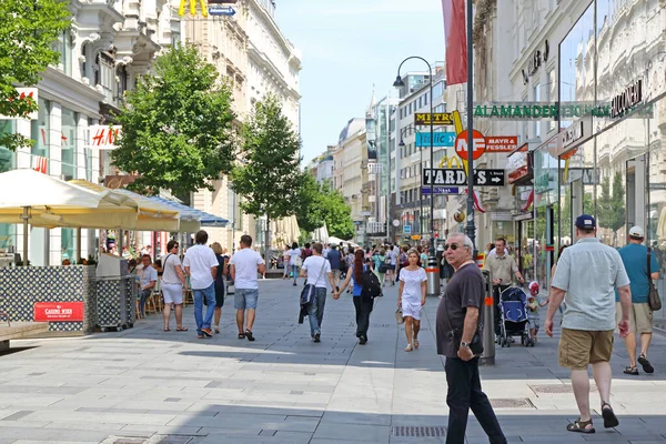 Viena Áustria Julho 2015 Turistas Karntner Shopping Street Summer Viena — Fotografia de Stock