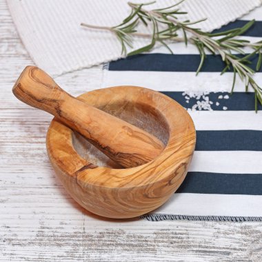 Zeytin Ağacı Havanı, Pestle ve Biberiye Sprig 'i