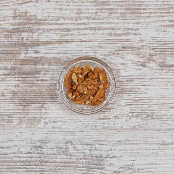 Valnötter Snacks Liten Glasskål Vid Bordet — Stockfoto