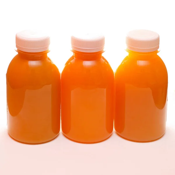 Čerstvé Pomerančové Ovocné Šťávy Plastových Lahvích — Stock fotografie