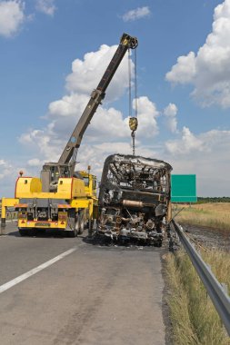 Yanan Koç Otobüs Otobanı Kurtarma Yardımı