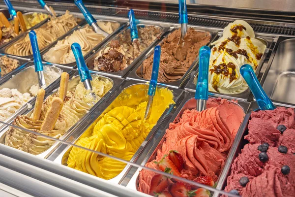 Selezione Gelato Stile Italiano Display Freezer — Foto Stock