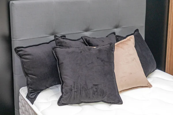 Black Pillows Single Bed Decor — Stock Photo, Image