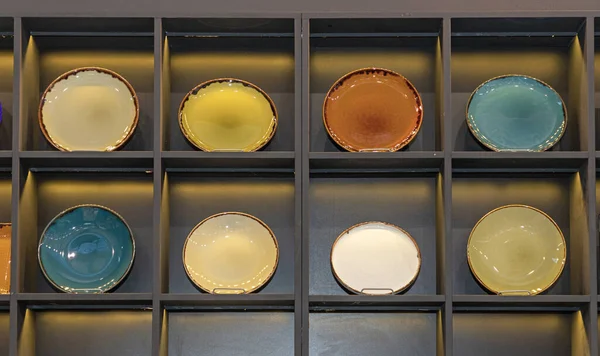 Many Colourful Dish Plates Shelf Display — Stock Photo, Image