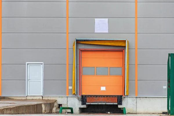 Cargando Puerta Muelle Carga Almacén Distribución — Foto de Stock