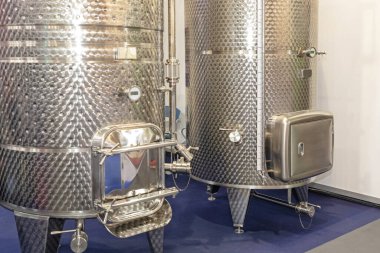 Vinificator ve Fermenter Silo Tankları Şarap Üretimi