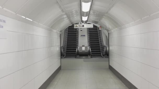 Tomma Rulltrappor För Tunnelbana Zoom London — Stockvideo
