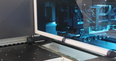 Fabrika Üretiminde Otomatik Ahşap Çalışma Makinesi Aracı