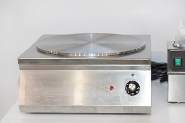 Bir Büyük Ticari Krep Yapıcı Tezgahı