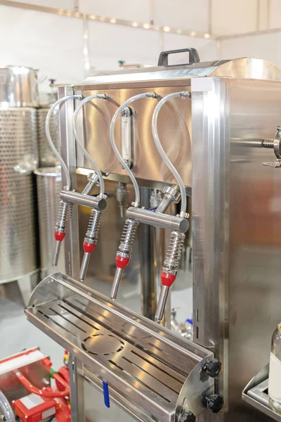 Machine Remplissage Bouteilles Dans Chaîne Production Vin — Photo