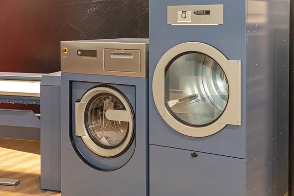 Duas Máquinas Lavar Profissionais Serviço Limpeza Equipamentos — Fotografia de Stock
