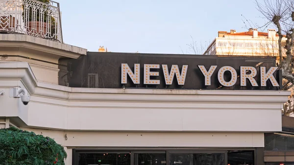 Bina Dış Gününde New York Tabelası — Stok fotoğraf