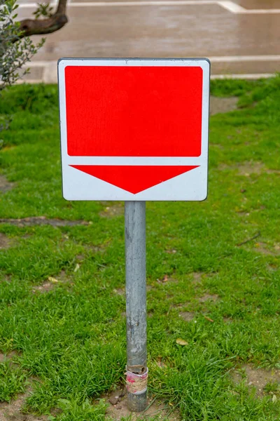 Red Info Sign Pole Grass — Stock fotografie