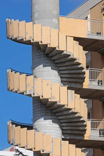 Escadas Espirais Concreto Externo Edifício Fogo Escape — Fotografia de Stock