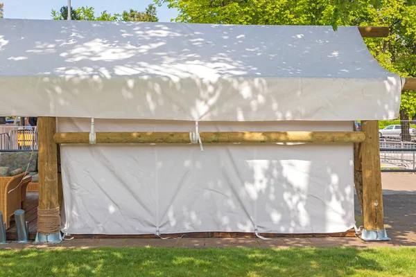 Glamping White Canvas Tent Στη Σκιά — Φωτογραφία Αρχείου