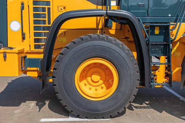 Big Tire New Construction Machine Equipment — Stock Photo, Image