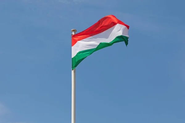 Ungerns Nationella Flagga Blue Sky — Stockfoto
