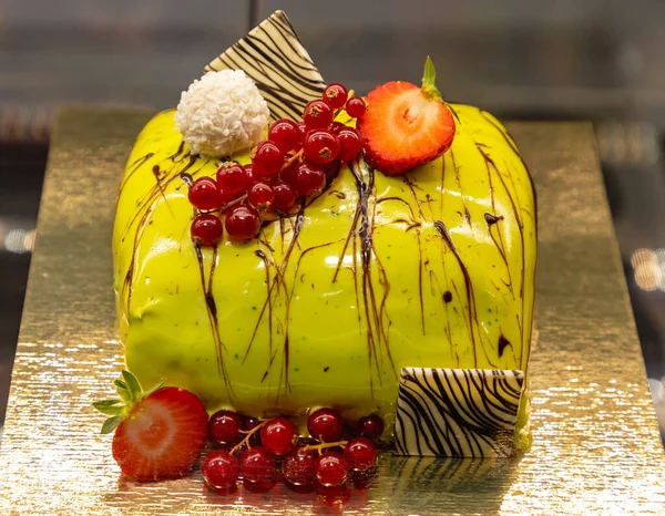 Gâteau Vert Art Culinaire Avec Décor Baie — Photo