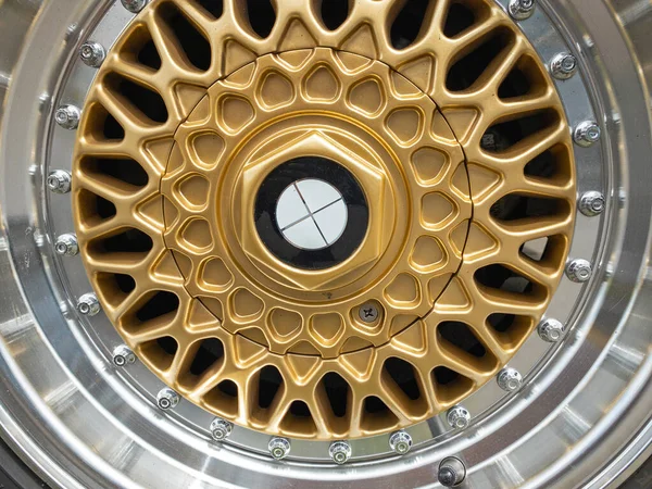 Golden Alloy Wheel Classic Car — Stock Photo, Image