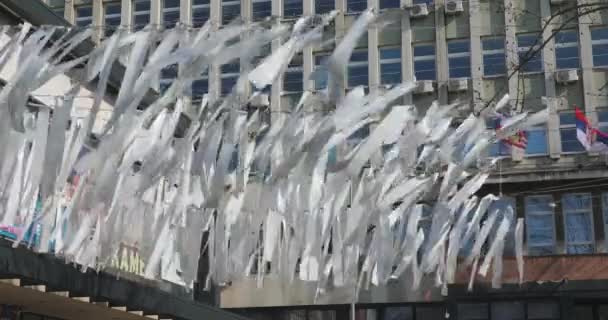 Białe Plastikowe Paski Wiszące Wind City Decor — Wideo stockowe
