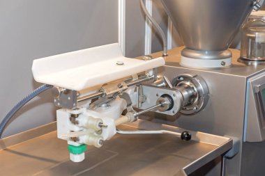 Gıda Fabrikasında Otomatik Sosis Üretimi Makinesi