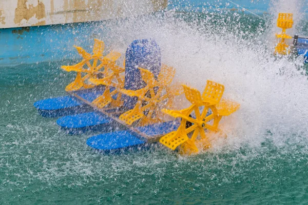 Roterende Peddel Wielen Bij Water Aquacultuur Vijver — Stockfoto