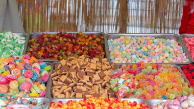 Satılık Tepsilerde Şekerleme ve Şekerleme