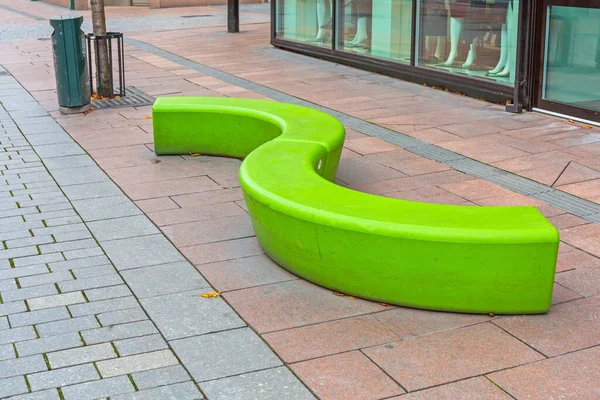 Banc Courbé Vert Moderne Rue Drammen Norvège — Photo