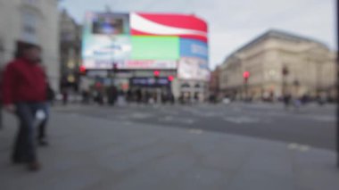 Piccadilly Circus London 'da Bulanık Neon Işıklar Reklamları
