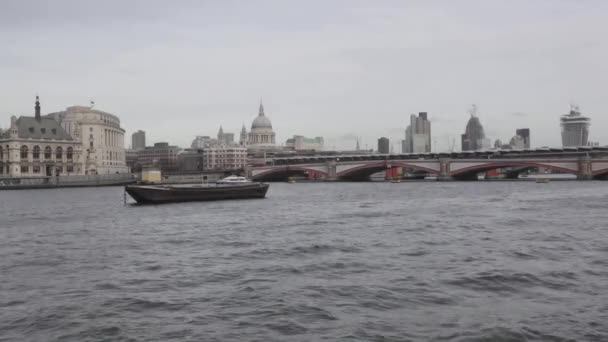 Katamaran Fast Boat Vid Thames River London — Stockvideo