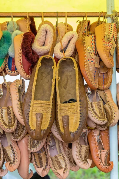 Traditioneel Boerenleren Schoeisel Uit Balkan — Stockfoto