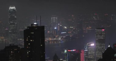 Hong Kong, Çin - 01 Mayıs 2017: Victoria Peak, Çin 'den Gece Kenti Gökdelenleri.