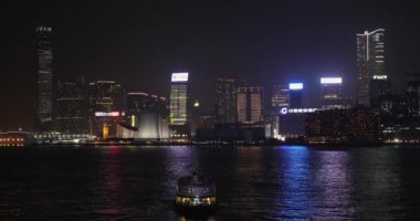 Hong Kong, Çin - 29 Nisan 2017: Kowloon Side of Victoria Harbour, Hong Kong, Çin.