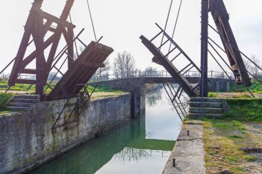Arles Fransa 'daki Pont Van Gogh Langlois Köprüsü
