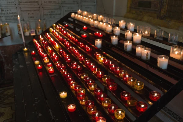 Votive Candles Rack Στην Εκκλησία Της Μασσαλίας — Φωτογραφία Αρχείου