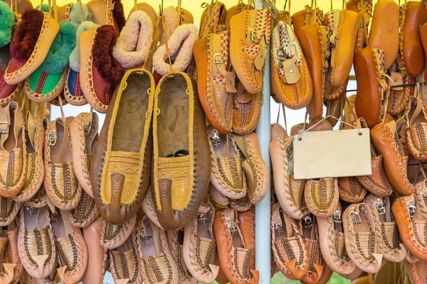Chaussures Traditionnelles Cuir Paysan Des Balkans — Photo
