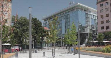 Belgrad, Sırbistan - 30 Haziran 2019: Sırbistan 'ın başkenti Belgrad' da Yaz Günü 'nde Yeni Hilton Otel Binası.