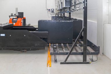 Endüstriyel Şarj İstasyonunda Forklift Batarya Hücresi