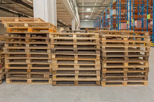 Wooden Pallets Stacked Distribution Warehouse — Stock Photo, Image