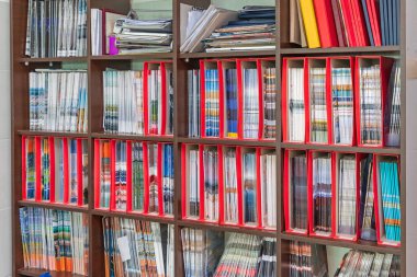 Kitap Rafı Kütüphanesi Deposunda Dergi Koleksiyonu